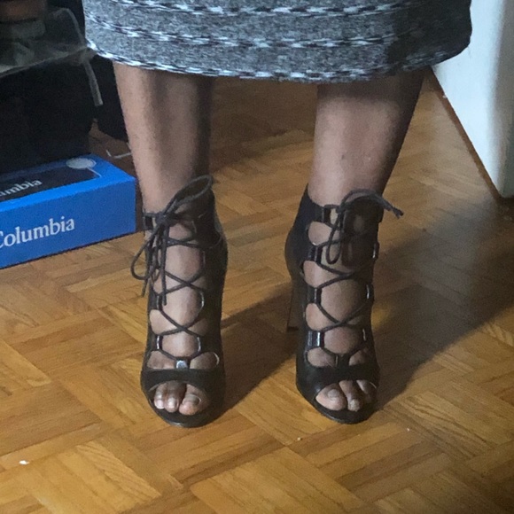 Black heels - Picture 2 of 2